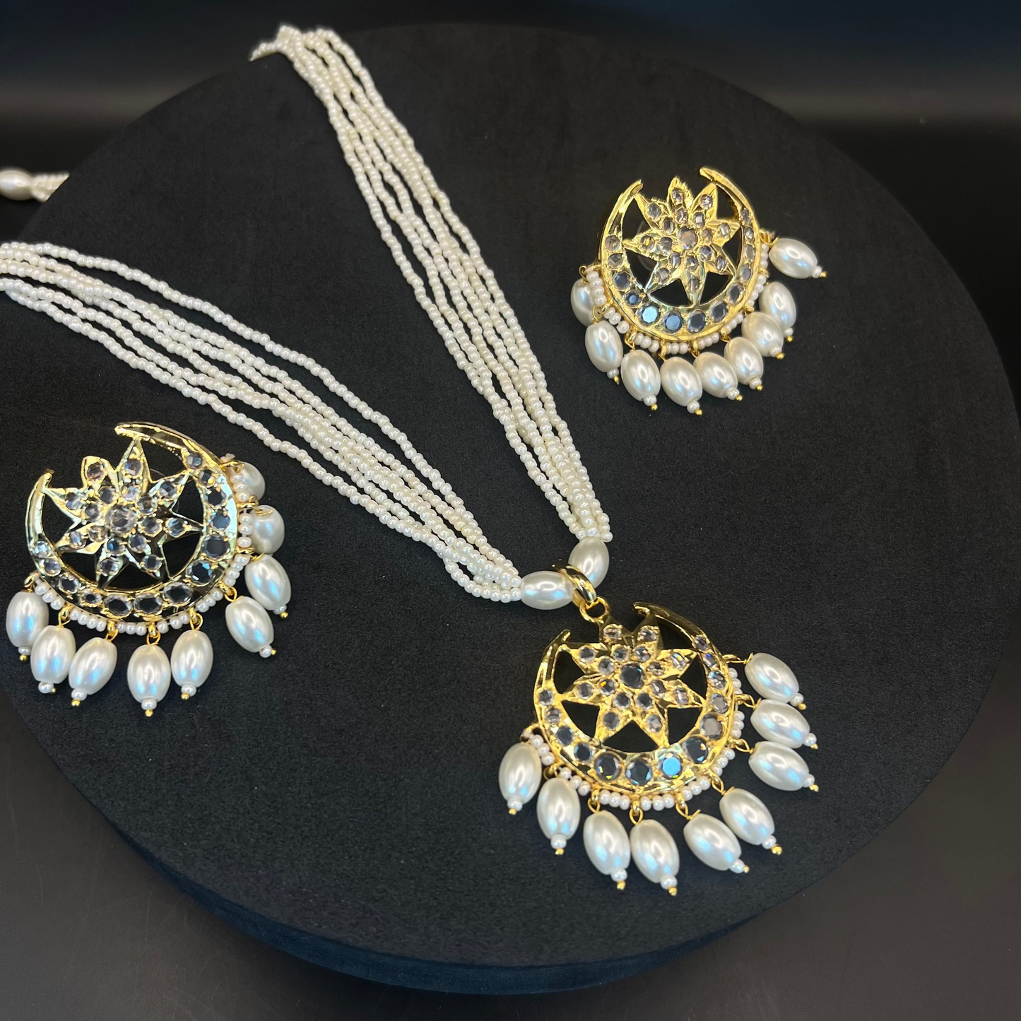 Nayab Pearl Pendant Set