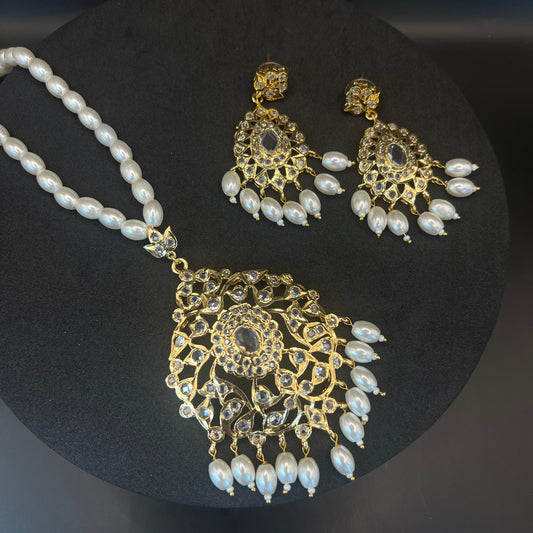 Ruqayya Pearl Pendant Set